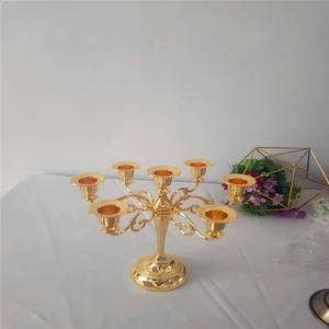 Prix de gros métal plaqué or 7 bras support en alliage de zinc pilier de haute qualité pour la décoration de mariage, beaux candélabres - Product Image 1