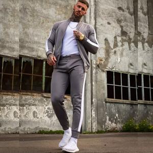 Conjunto Deportivo Unisex de Forro Polar Ajustado de Invierno de Londres, Sudadera con Capucha de Manga Larga de Alta Calidad de Dos Piezas con Franja Lateral - Product Image 1