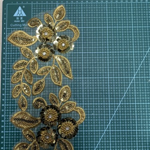 Nouvelle <span class=keywords><strong>Applique</strong></span> de paillettes de perles de <span class=keywords><strong>tube</strong></span> en forme de feuille de code à barres brodé d'or - Product Image 4