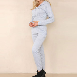 Nueva llegada de las mujeres de alta resistencia Crop Hoodies Set Diseño personalizado para uso al aire libre Casual Tops cortos para el invierno - Product Image 3