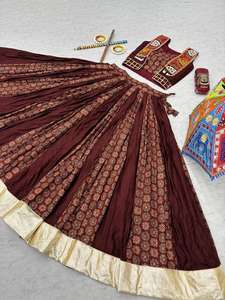 Vestido Lehenga Choli de algodón ligero de moda de la mejor calidad con borde detallado para celebraciones y funciones a precio de exportación - Product Image 5