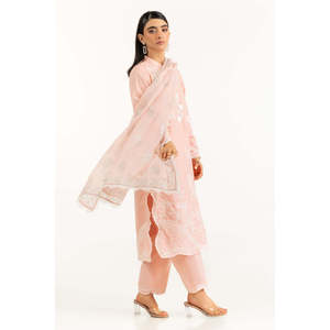 Sari Banarasi de poliéster rosa con dupatta estampada a mano, modelo IPD-44750, bordado, estilo indio-pakistaní, para verano. - Product Image 1