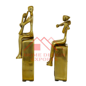 Escultura de Mesa de Latón Antiguo con Figura Humana para Decoración del Hogar - Product Image 6