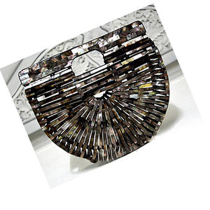 Sacs en coquillages noirs style Tahiti, bijoux en coquillages, sacs en coquillages motif noir Tahiti, artisanat en coquillages d'Indonésie - Product Image 4