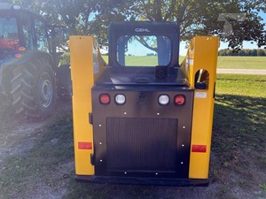 Chargeuse sur pneus Gehl R165, diesel, 4 roues motrices, moteur diesel jaune et composants d'origine - Product Image 6