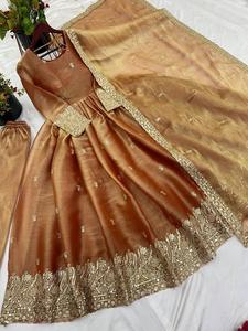Attrayant à la mode dernière conception prête à porter entièrement cousue robe Barbari soie lourde broderie robe et bas Dupatta - Product Image 5