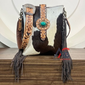 2025 nouvelles femmes usinées à la main en cuir de vachette véritable personnalisé Loopy Snap bandoulière et sac à franges avec conception de pierre Turquoise - Product Image 1