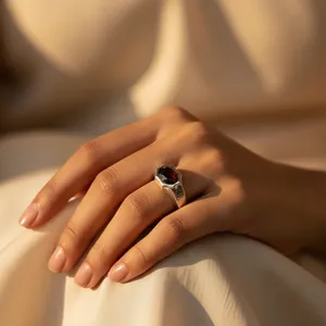 Bague Chevalière en Argent Sterling 925 avec Pierre Précieuse Grenat Taille Ovale pour Homme, Plaqué Or Rhodié, Idéale pour Mariage et Soirée - Product Image 2