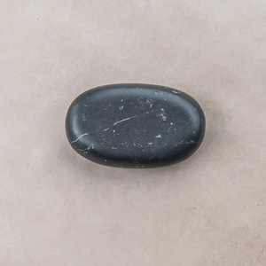 Piedra de masaje ovalada de shungita sin pulir de 0.7*1.8*1 pulgadas (90*45*25 mm) 180 g (0.4 lb) - Product Image 2