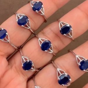 แหวนเงินชุบโรเดียมทรงรีประดับพลอยไพลินทรงรี ดีไซน์เรียบหรู วงแหวนเล็กๆ สำหรับผู้หญิง เหมาะสำหรับงานหมั้น งานแต่งงาน งานเลี้ยง ของขวัญสุดโรแมนติก - Product Image 6