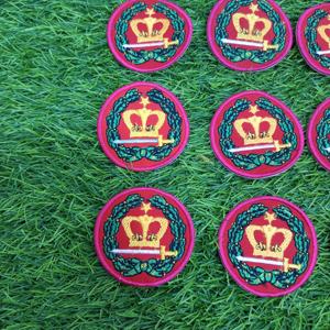 Orden del Amaranto Símbolo Corona Recortada Hierro En Parche - Product Image 2