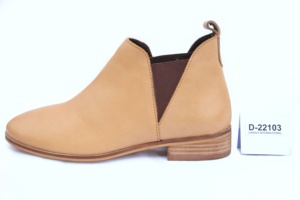 Bottes Chelsea en cuir pour femmes Mode européenne haute 100% Botte en cuir à talons hauts Tendance de la mode Botte confortable à bout pointu - Product Image 3