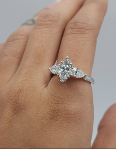 Bague de fiançailles en argent sterling 925 avec moissanite blanche pour femme, sertie de griffes, coupe classique poire brillante, pierre centrale 6x12mm - Product Image 2