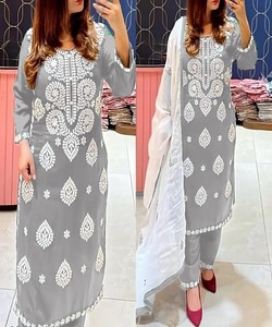 Fusion de mode: Style pakistanais Salwar Kameez - Fusion de styles traditionnels et modernes, créant une mode chic et élégante - Product Image 3