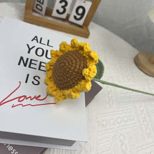 Muñeca de Girasol de Ganchillo Hecha a Mano de Doble Capa para Halloween y Navidad - Perfecta para Regalos Navideños - Product Image 4