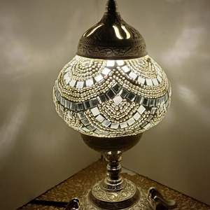 Lámpara de Mosaico de Aluminio de Decoración Clásica para Iluminación del Hogar Tradicional con Encanto Artístico Atemporal - Product Image 3