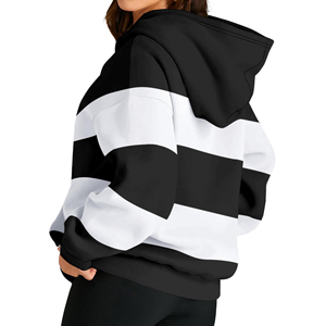Sweat-shirt en molleton oversize pour femme avec épaules tombantes, logo personnalisé imprimé, col en V, capuche avant pour l'hiver - Product Image 2