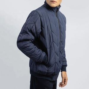 Chaqueta acolchada de nailon azul para hombre, chaqueta cálida de invierno con cremallera ajustada geométrica, característica transpirable - Product Image 3