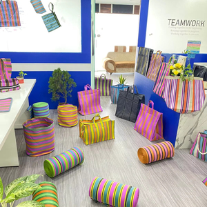 กระเป๋าผ้าไนลอนลายขวางเป็นมิตรกับสิ่งแวดล้อมกระเป๋าใส่เครื่องสำอางมีซิปโลโก้ออกแบบได้ตามต้องการ - Product Image 1