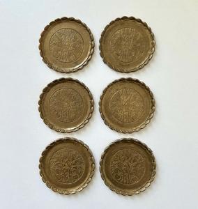 Sous-verres en cuivre métallique Sous-verres en noyer en vente Artisanat métallique décoratif Sous-verres de bureau pour la décoration de table Articles de décoration pour la maison - Product Image 4