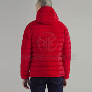 Veste matelassée imperméable pour homme avec capuche réglable et poignets tempête Veste matelassée durable pour homme - Product Image 4