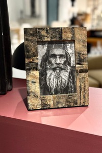 Marco de fotos de cuerno de búfalo de primera calidad con textura natural para aquellos que buscan elementos cálidos y acogedores en casas rústicas o vintage - Product Image 2