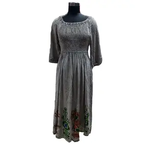 فستان غير رسمي مطبوع للنساء أسعار بيع بالجملة رايون الأكثر مبيعًا فستان طويل اللون للنساء