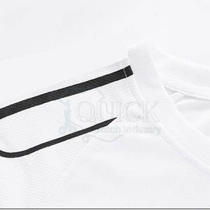 Ensembles de t-shirts et de shorts deux pièces pour hommes d'été avec logo personnalisé les plus vendus tissu léger respirant au genou en stock - Product Image 4