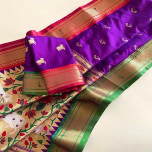 VASTRA COTTAGE Elegante Sari de Seda Paithani Pichwai con Motivos Nath, Pallu Pichwai Rico con Blusa de Brocado para Vestimenta Festiva - Product Image 2