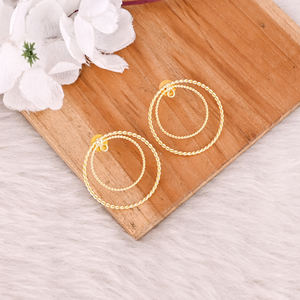 Boucles d'oreilles minimalistes en laiton faites à la main pour femmes, bijoux légers, vente en gros de bijoux, boucles d'oreilles à clous, boucles d'oreilles de mariage, boucles d'oreilles tendance - Product Image 3