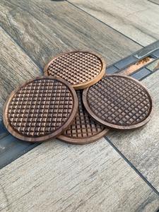 ที่รองแก้วไม้ที่ทำเสร็จแล้วตามธรรมชาติและแกะสลักด้วยมือเหมาะสำหรับตกแต่งบ้านห้องครัวหรือใช้เป็นของขวัญ - Product Image 4