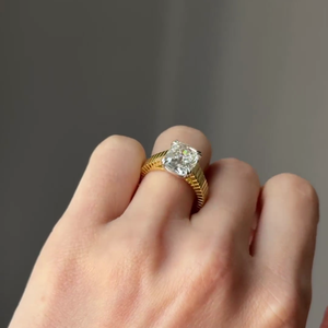 Bague de fiançailles pour femme en diamant de laboratoire certifié IGI 3,00 carats, taille coussin allongée unique, couleur D-E-F, pureté VVSVS0 - Product Image 3