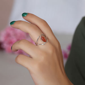 Anillo de plata de ley 925 maciza, joyería fina hecha a mano, con engaste clásico de piedra lunar. - Product Image 5