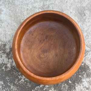 Bol rond en bois artisanal |   Plat de service en bois naturel lisse pour les collations, les salades, la décoration, les cuisines et le style rustique de la maison - Product Image 2