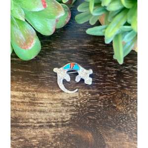 Broche Navajo Hecho a Mano con Incrustaciones de Piedras Variadas y Plata de Ley, Diseño de Lagarto, para Regalo, con Turquesa como Piedra Principal - Product Image 1