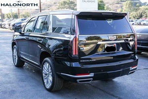 Cadillac Escalade 2026, SUV de luxe à propulsion arrière, intérieur clair, sièges en cuir, moteur 4L essence/électrique avec caméra arrière - Product Image 2