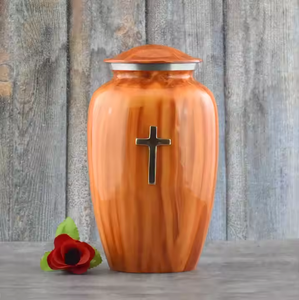 Urna de cremación de tendencia grabada a mano con una cruz de Jesús en el centro, terminada en esmalte naranja. Suministros de urnas elegantes para adultos - Product Image 2