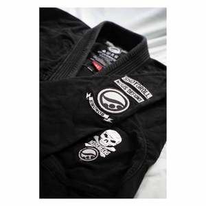 BJJ GI น้ำหนักเบาพร้อมความแข็งแรงสำหรับการแข่งขัน - Product Image 2