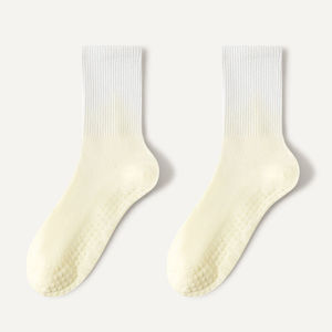 ODM JZVINA Chaussettes de yoga dégradées personnalisées pour femmes niveau d'équipage antidérapant pour Pilates Gym Sports d'intérieur-Vente en gros - Product Image 5