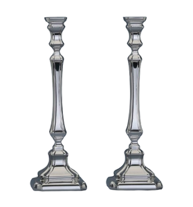 เชิงเทียนสีเงินโบราณที่มีก้านบิดและฐานสี่เหลี่ยมสำหรับตกแต่งบนโต๊ะและตามเทศกาล - Product Image 4