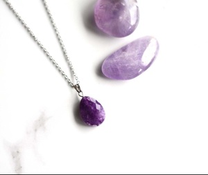 Vente en gros 12x15mm Ovale Quesara Pierres Précieuses Lunette Ensemble Pendentif En Laiton Plaqué Argent Collier Style Vintage Bijoux pour Cadeau D'anniversaire - Product Image 4