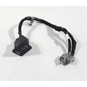 AUX/USB PRESA DODGE Journey 1ère Série 68068293AB (08>) - Product Image 2