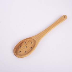 Ensemble d'ustensiles de cuisine en bois de hêtre 4 pièces - Cuillère, fourchette, spatule et pince en bois naturel - Outils de cuisson et de service antiadhésifs de qualité supérieure - Product Image 1