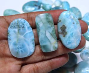 Cabochon de Larimar naturel en forme de mélange de pierres précieuses de toutes tailles, belle pierre lisse et lâche, fournisseur en gros pour la fabrication de bijoux - Product Image 1