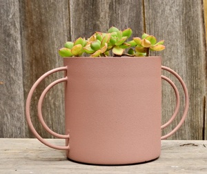 Maceta de latón sagrado de marca privada con símbolos divinos diseñada para rituales indios de vegetación de templos o habitaciones tradicionales de Pooja - Product Image 1