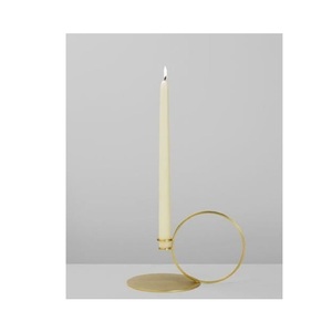 Porte-bougie géométrique contemporain en métal, parfait pour la décoration intérieure moderne, l'éclairage d'ambiance et l'exposition sur table. - Product Image 3