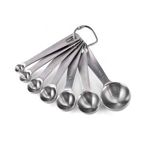 Tasse à mesurer en acier inoxydable avec poignée incurvée unique, finition argentée, faite à la main avec poignée en métal - Product Image 5