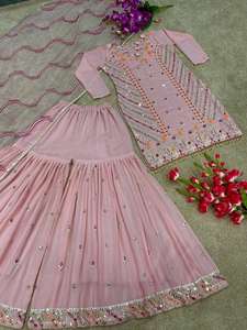 Présentation d'un nouveau palazzo en faux georgette de designer avec dupatta et broderie lourde, ensemble palazzo à prix de gros - Product Image 4