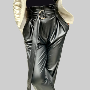 Pantalon long noir pour femme, en similicuir PU, taille haute, coupe droite, coupe régulière, coupe streetwear, coupe longue, coupe intégrale, coupe extensible, coupe vent et imperméable, effet ventre plat, pour l'automne - Product Image 3