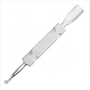 Pousse-cuticules en acier inoxydable de 5,5 pouces en gros, une extrémité avec une gouge de 9 mm, l'autre extrémité en forme de cuillère pour la manucure et la pédicure - Product Image 1